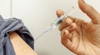Bestimmte Impfstoffe können gegen Erkrankungen wie Alzheimer und Schlaganfälle vorbeugen.