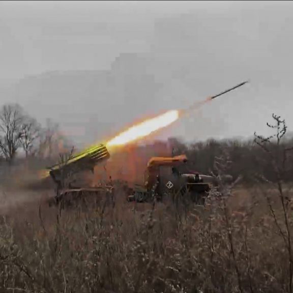 Russischer Mehrfachraketenwerfer explodiert in Video