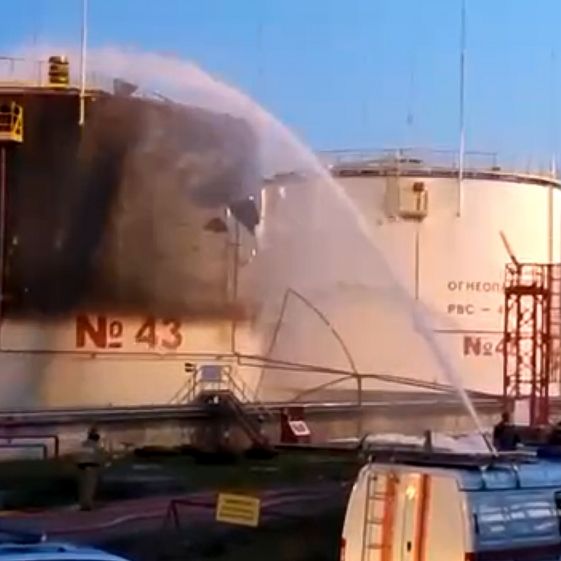 Angriff hinterlässt Feuerhölle: Ukraine sorgt für Chaos in Moskau