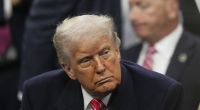 Donald Trump stürzt in Beliebtheitsumfrage ab.