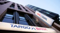 Laut der Verbraucherzentrale drohen die Absender im Namen der Targo Bank mit einer vermeintlichen Kontosperrung.