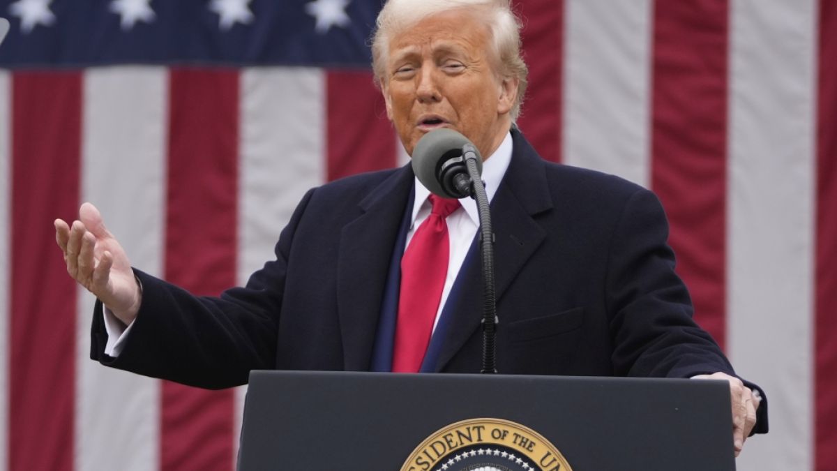 Donald Trump feiert seinen "Tag der Befreiung" mit einem knallharten Zoll-Paket, mit dem er der Weltwirtschaft den Krieg erklärt. Donald Trump feiert seinen "Tag der Befreiung" mit einem knallharten Zoll-Paket, mit dem er der Weltwirtschaft den Krieg erklärt. (Foto)