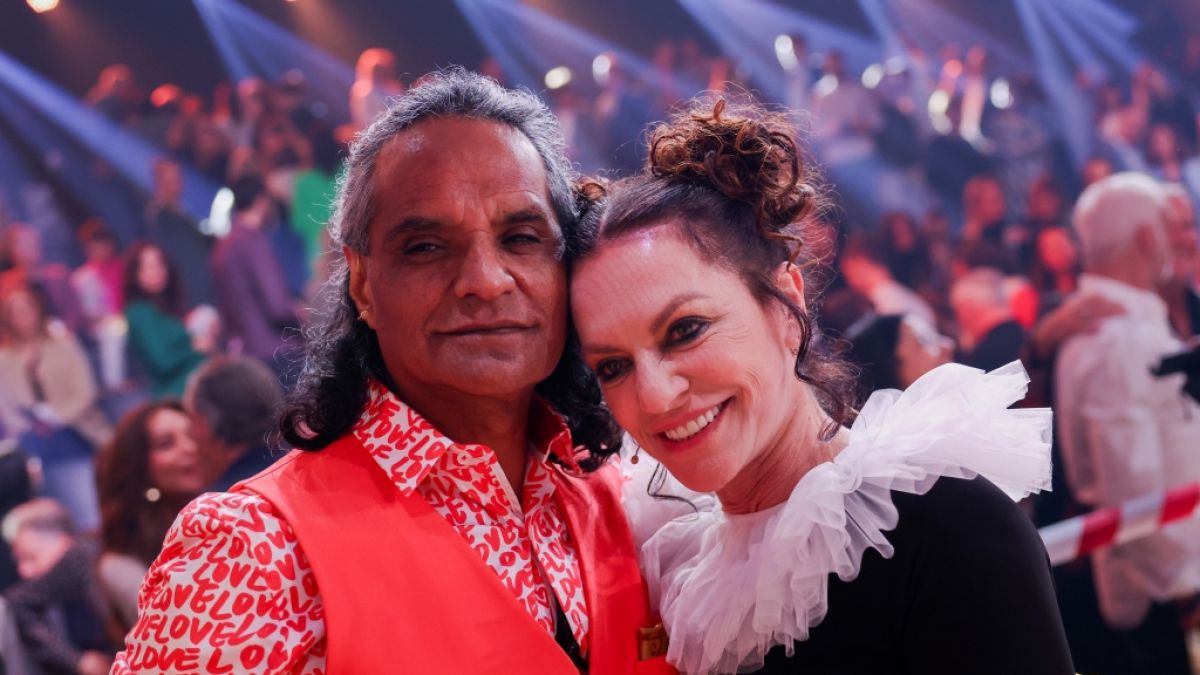 Christine Neubauer und ihr Freund José Campos posieren bei "Let's Dance" für Fotografen. Christine Neubauer und ihr Freund José Campos posieren bei "Let's Dance" für Fotografen. (Foto)