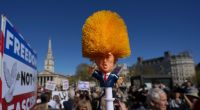 Tausende Menschen demonstrieren in den USA gegen die Politik von Donald Trump.