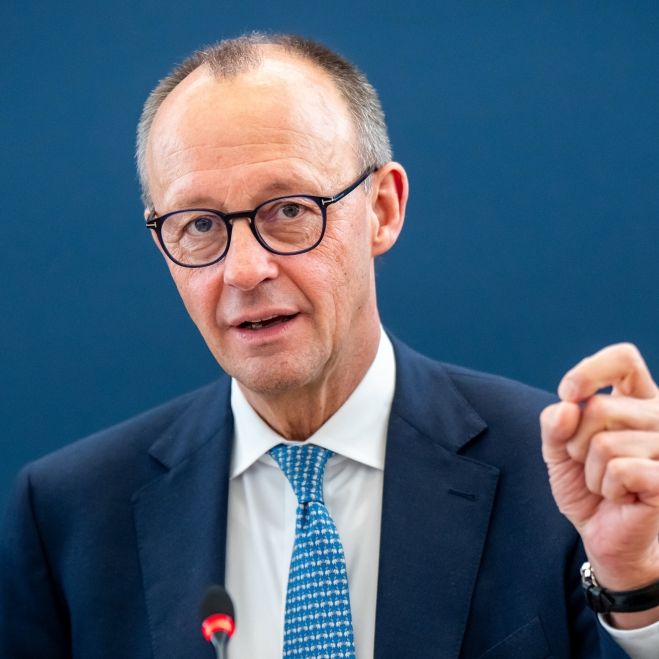 Wirbel um diese Personalie - holt er diesen Merkel-Minister zurück?