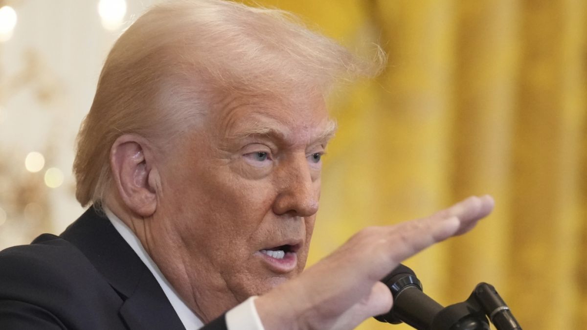 Donald Trump hat mit seinen Zoll-Entscheidungen der Weltwirtschaft einen heftigen Nackenschlag verpasst - und feiert sich dafür prompt selbst. Donald Trump hat mit seinen Zoll-Entscheidungen der Weltwirtschaft einen heftigen Nackenschlag verpasst - und feiert sich dafür prompt selbst. (Foto)