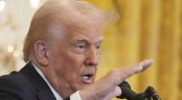 Donald Trump hat mit seinen Zoll-Entscheidungen der Weltwirtschaft einen heftigen Nackenschlag verpasst - und feiert sich dafür prompt selbst.