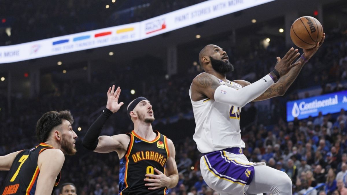 LeBron James von den Los Angeles Lakers legt auf in der NBA, am 06.04.2025. (Symbolbild) (Foto)