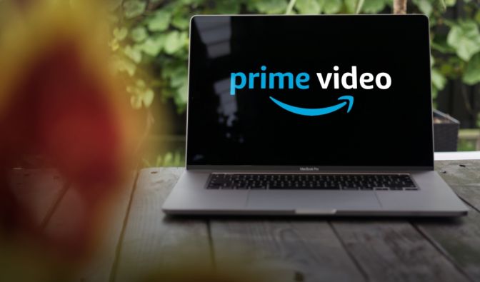 Mit Prime Video streamen Nutzer Inhalte flexibel auf verschiedenen Geräten.