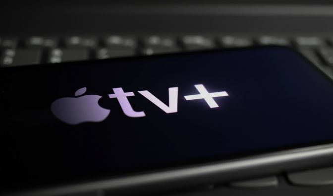 Apple TV+ ist auf vielen Geräten über die Apple-TV-App verfügbar. Apple TV+ ist auf vielen Geräten über die Apple-TV-App verfügbar.