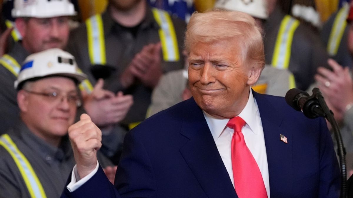 Sobald Donald Trump ein Mikrofon vor der Nase hat, ist Vorsicht geboten - bei seinen Aussagen nimmt es der US-Präsident mit der Wahrheit bekanntlich nicht allzu genau. Sobald Donald Trump ein Mikrofon vor der Nase hat, ist Vorsicht geboten - bei seinen Aussagen nimmt es der US-Präsident mit der Wahrheit bekanntlich nicht allzu genau. (Foto)