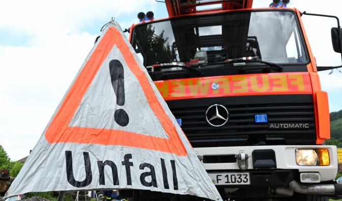 Die Polizei informiert über einen aktuellen Unfall (Symbolbild).