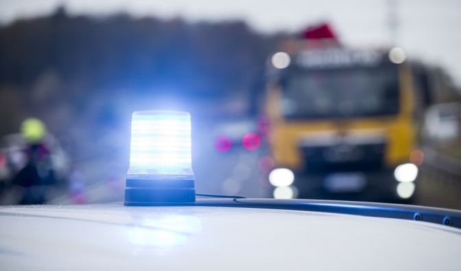 Die Polizei informiert über einen aktuellen Unfall (Symbolbild).