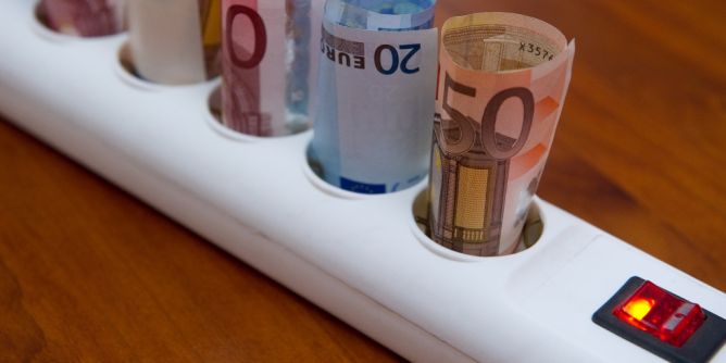 Intelligentes Laden und Ausschalten nächtlicher Stromfresser