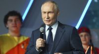Wladimir Putin soll junge Spione in Deutschland anwerben.