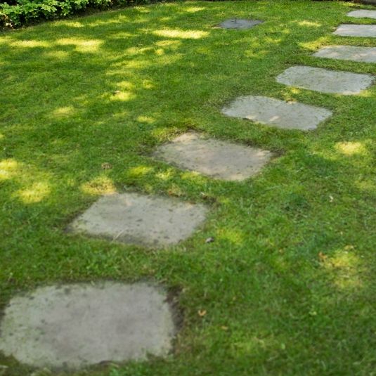  Für Gartenwege gibt es vielfältige Gestaltungsmöglichkeiten (Symbolbild)