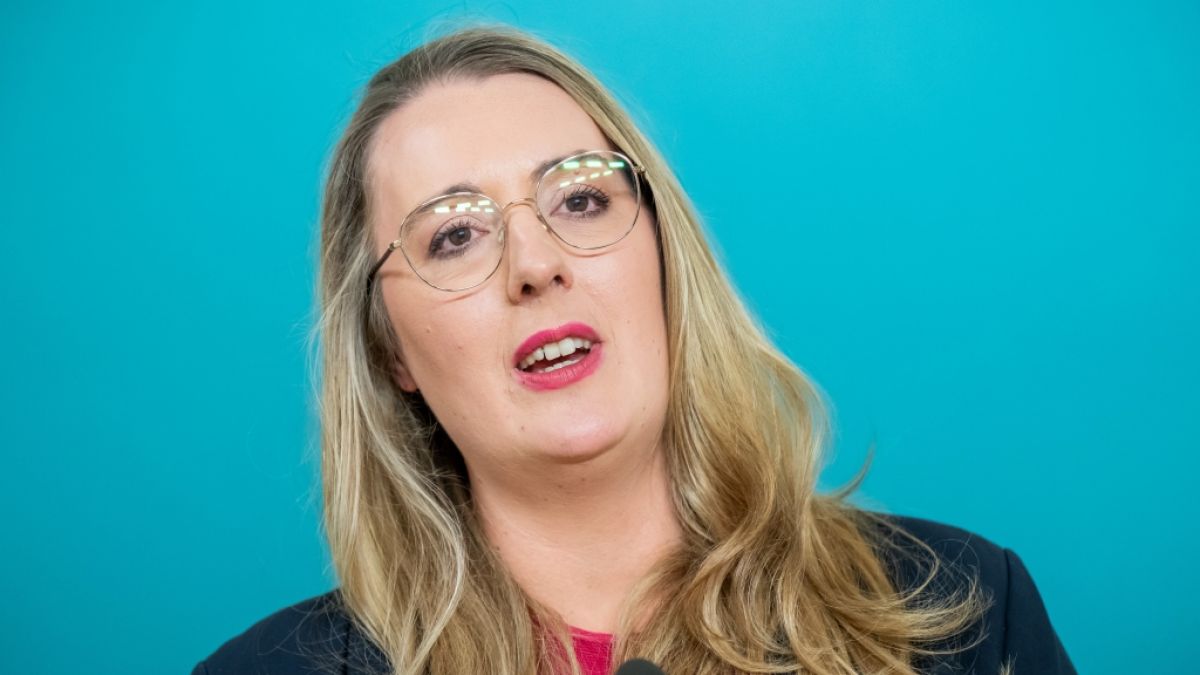 Seit 2013 sitzt Katharina Dröge für Bündnis 90/Die Grünen im Bundestag und bekleidet seit Ende 2021 das Amt der Fraktionsvorsitzenden bei den Grünen. Seit 2013 sitzt Katharina Dröge für Bündnis 90/Die Grünen im Bundestag und bekleidet seit Ende 2021 das Amt der Fraktionsvorsitzenden bei den Grünen. (Foto)