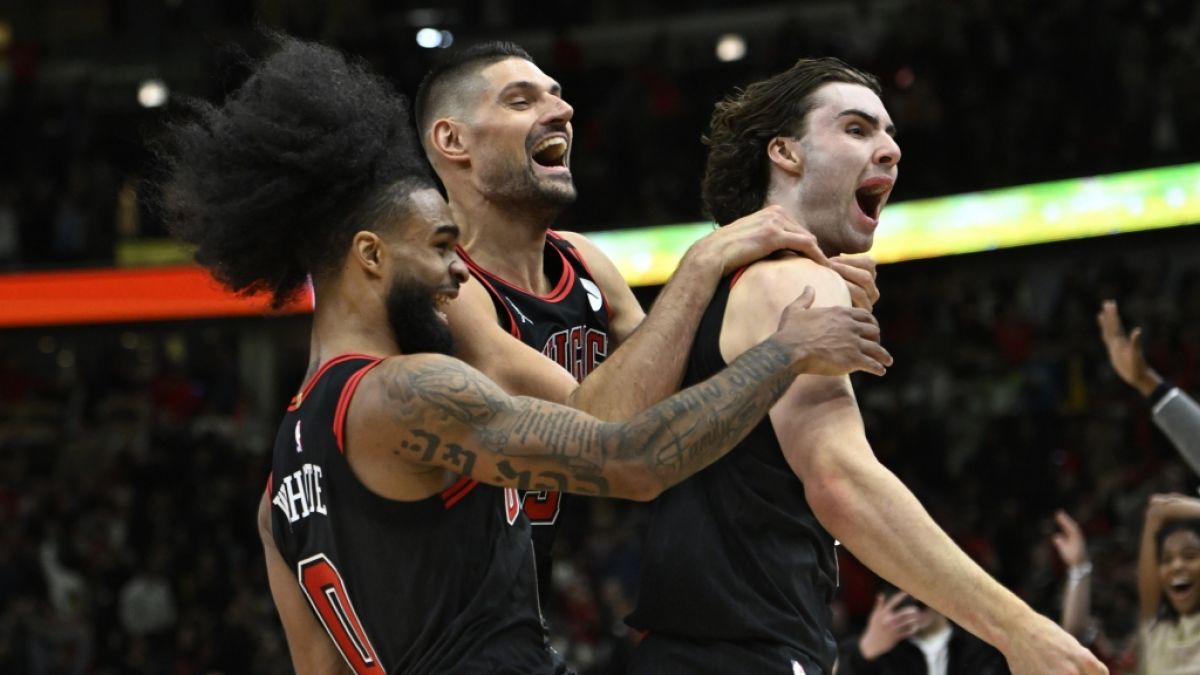 Die Chicago Bulls feiern nach einem Sieg gegen die Los Angeles Lakers am 27.03.2025. (Symbolbild) (Foto)