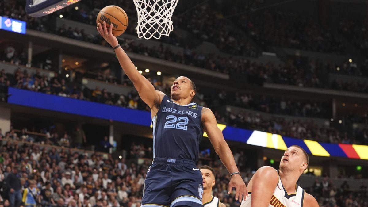 Die Memphis Grizzlies legen einen Korb gegen die Denver Nuggets am 11.04.2025. (Symbolbild) Die Memphis Grizzlies legen einen Korb gegen die Denver Nuggets am 11.04.2025. (Symbolbild) (Foto)