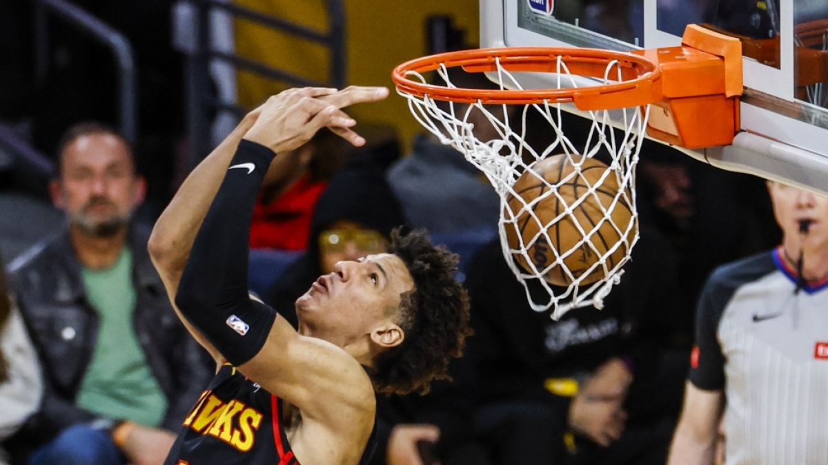Die Atlanta Hawks legen einen Korb gegen die Los Angeles Lakers am 18.03.2024. (Symbolbild) (Foto)