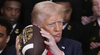 Donald Trump wurde erneut mit einem großen Bluterguss an der rechten Hand gesehen.