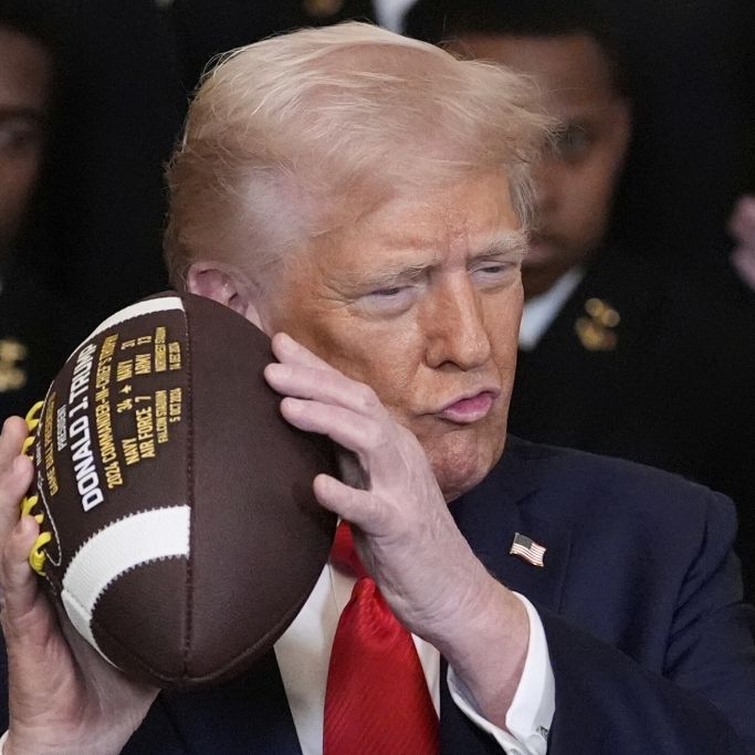 Erneut mysteriöser Fleck aufgetaucht - Woran leidet der US-Präsident?