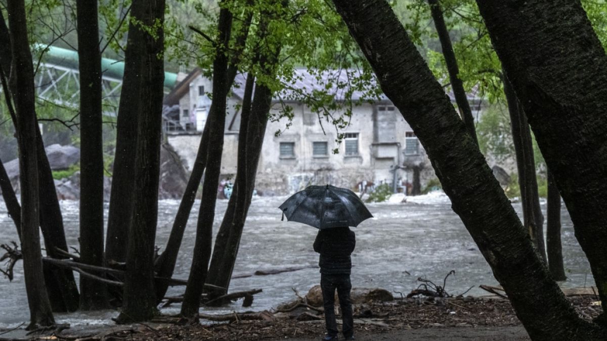 Der Fluss Maggia ist in Tegna wegen starker Regenfälle über die Ufer getreten. Der Fluss Maggia ist in Tegna wegen starker Regenfälle über die Ufer getreten. (Foto)