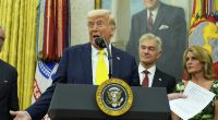 Donald Trump musste eine Pressekonferenz im Weißen Haus abbrechen, als ein junges Mädchen kollabierte.