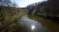 Im Fluss Lahn wurde die Leiche eines Jungen entdeckt.
