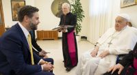 Kurz vor seinem Tod hat Papst Franziskus (rechts) Trump-Vize Vance getroffen.