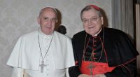 Papst Franziskus und Kardinal Raymond Leo Burke.
