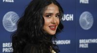 Salma Hayek begeistert die Fans im Netz mit ihrem natürlichen Bikini-Look.