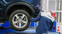 Dem neuen Vorschlag der EU-Kommission zufolge sollen alle Autos, die älter als zehn Jahre sind, jährlich zum TÜV.
