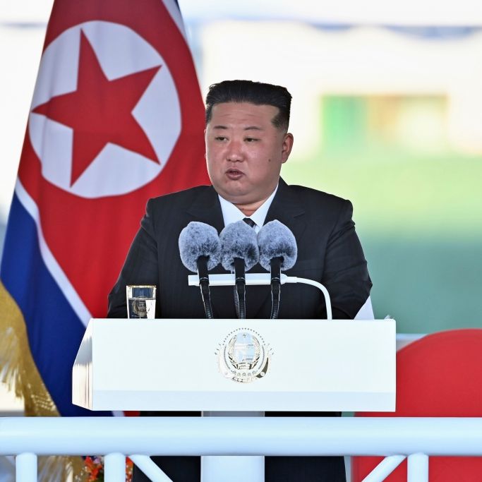Nordkorea-Diktator präsentiert neues 5.000-Tonnen-
