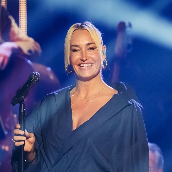 Sarah Connor taucht in einem neuen Video ab.