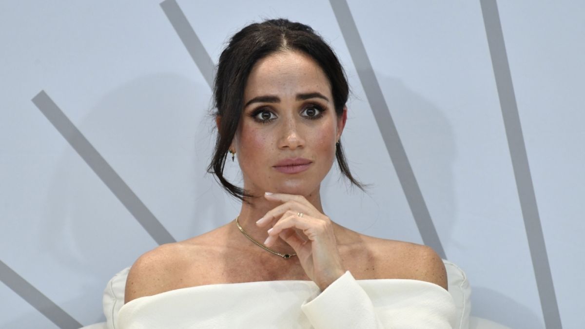 Laut dem bekannten Neuzeit-Propheten Athos Salomé soll Herzogin Meghan ein brutaler Karriere-Knick bevorstehen. Laut dem bekannten Neuzeit-Propheten Athos Salomé soll Herzogin Meghan ein brutaler Karriere-Knick bevorstehen. (Foto)