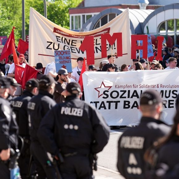 Tausende bei linken Demonstrationen in Berlin und Hamburg