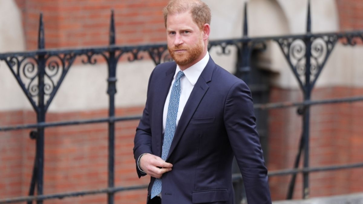 Prinz Harry setzt seine juristische Fehde weiter fort - im Kern geht es darum, ob der in den USA lebende Königssohn ein Anrecht auf dieselben Schutzmaßnahmen hat wie der Rest der königlichen Familie, wenn er in seine alte Heimat Großbritannien reist. Prinz Harry setzt seine juristische Fehde weiter fort - im Kern geht es darum, ob der in den USA lebende Königssohn ein Anrecht auf dieselben Schutzmaßnahmen hat wie der Rest der königlichen Familie, wenn er in seine alte Heimat Großbritannien reist. (Foto)