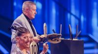 Joachim Llambi (stehend) ist bei 