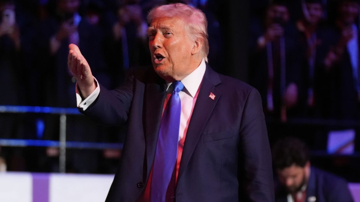 Donald Trump feiert sich trotz desaströser Umfragewerte unbeirrt weiter. Donald Trump feiert sich trotz desaströser Umfragewerte unbeirrt weiter. (Foto)