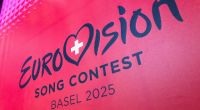 Das Logo des Eurovision Song Contest (ESC) 2025 ist auf einem Banner zu sehen.