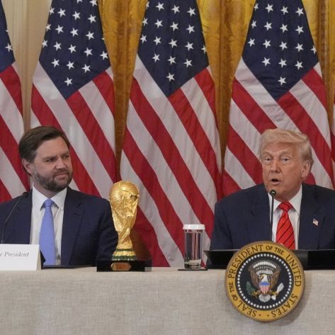 Trump-Vize enthüllt Fauxpas im Weißen Haus vor laufender Kamera