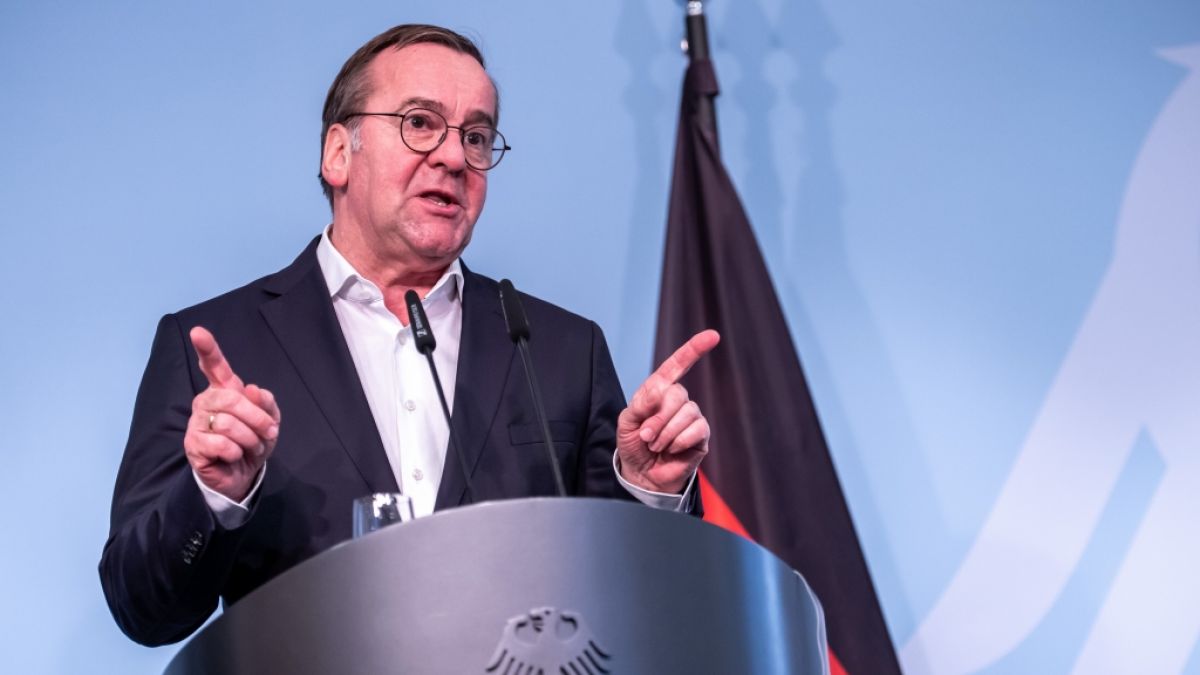 Bundesverteidigungsminister Boris Pistorius (SPD) nimmt an einer Pressekonferenz im Verteidigungsministerium teil. (Foto)