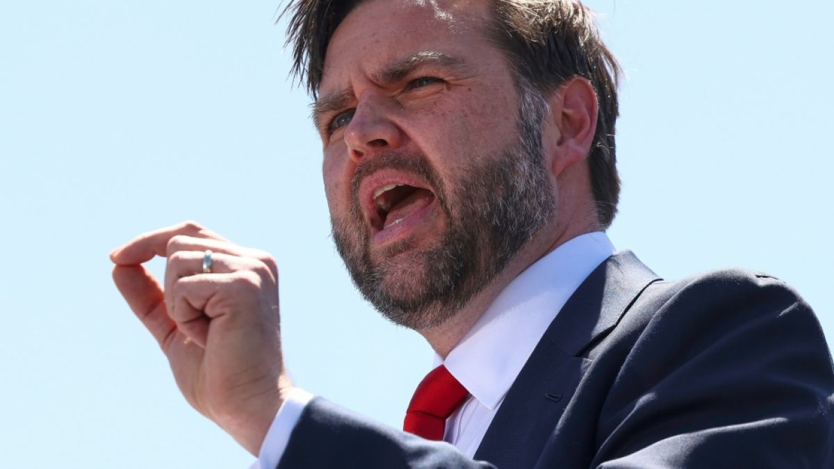 Trump-Vize Vance hat in Bezug auf die Fußball-WM eine deutliche Warnung ausgesprochen. (Foto)