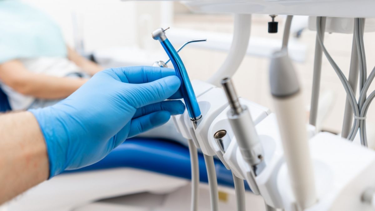 Zahngesundheit im Fokus: Individuelle Behandlungsansätze für ein strahlendes Lächeln in der Zahnarztpraxis Leipzig (Symbolbild). Zahngesundheit im Fokus: Individuelle Behandlungsansätze für ein strahlendes Lächeln in der Zahnarztpraxis Leipzig (Symbolbild). (Foto)