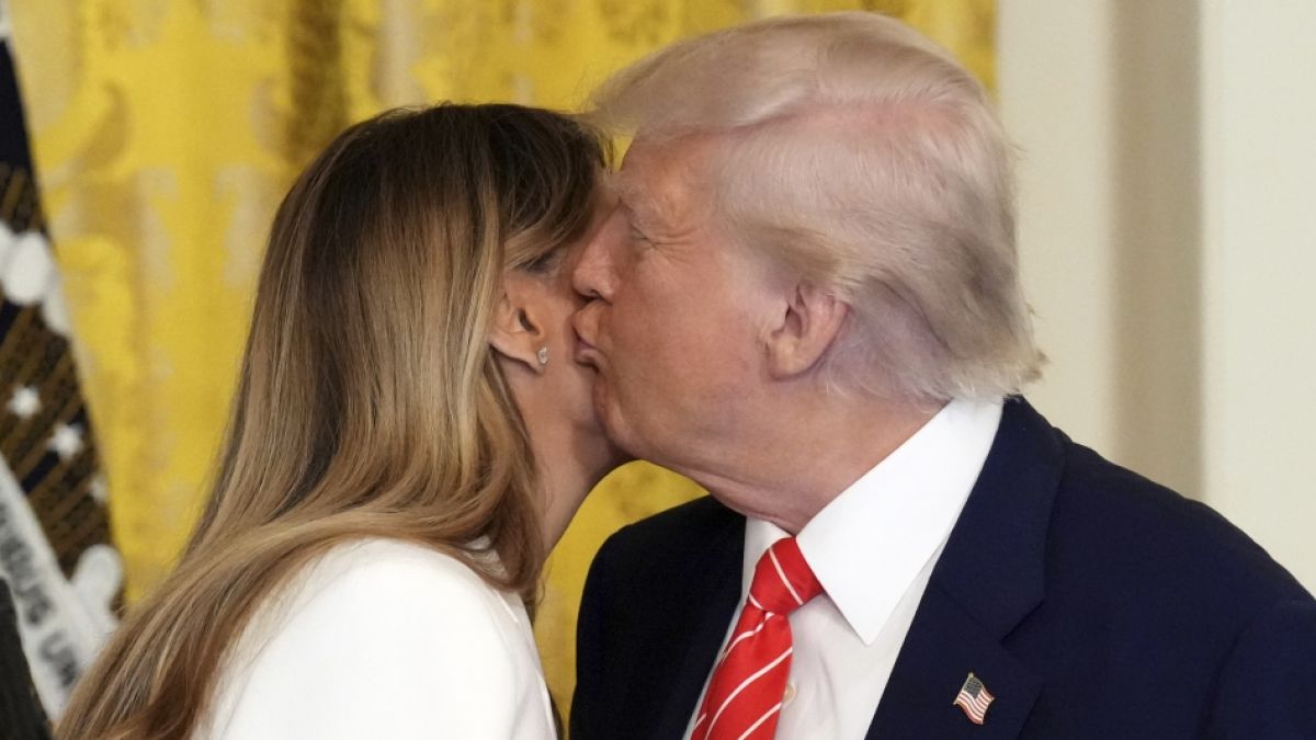 Endlich am Ziel: Donald Trumps Bussi-Bussi-Show führte zum Erfolg. (Foto)