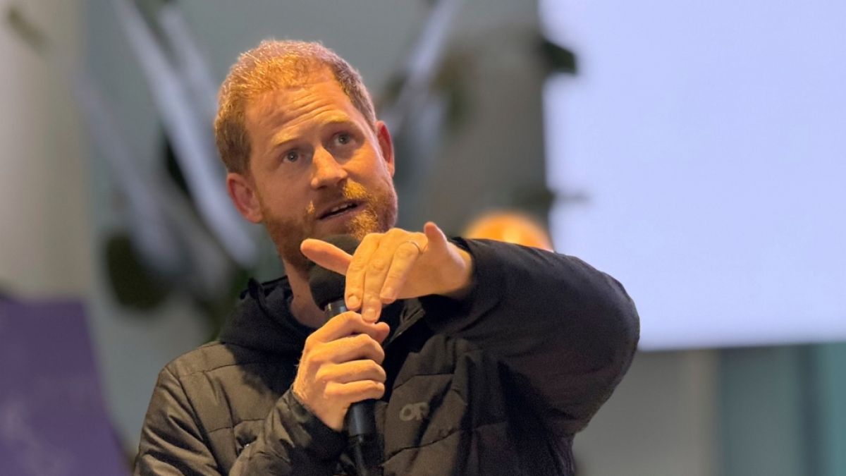 Mitgefangen, mitgehangen: Wegen unfassbarer Enthüllungen bei einem seiner Herzensprojekte landet auch Prinz Harry in den Skandal-Schlagzeilen. Mitgefangen, mitgehangen: Wegen unfassbarer Enthüllungen bei einem seiner Herzensprojekte landet auch Prinz Harry in den Skandal-Schlagzeilen. (Foto)