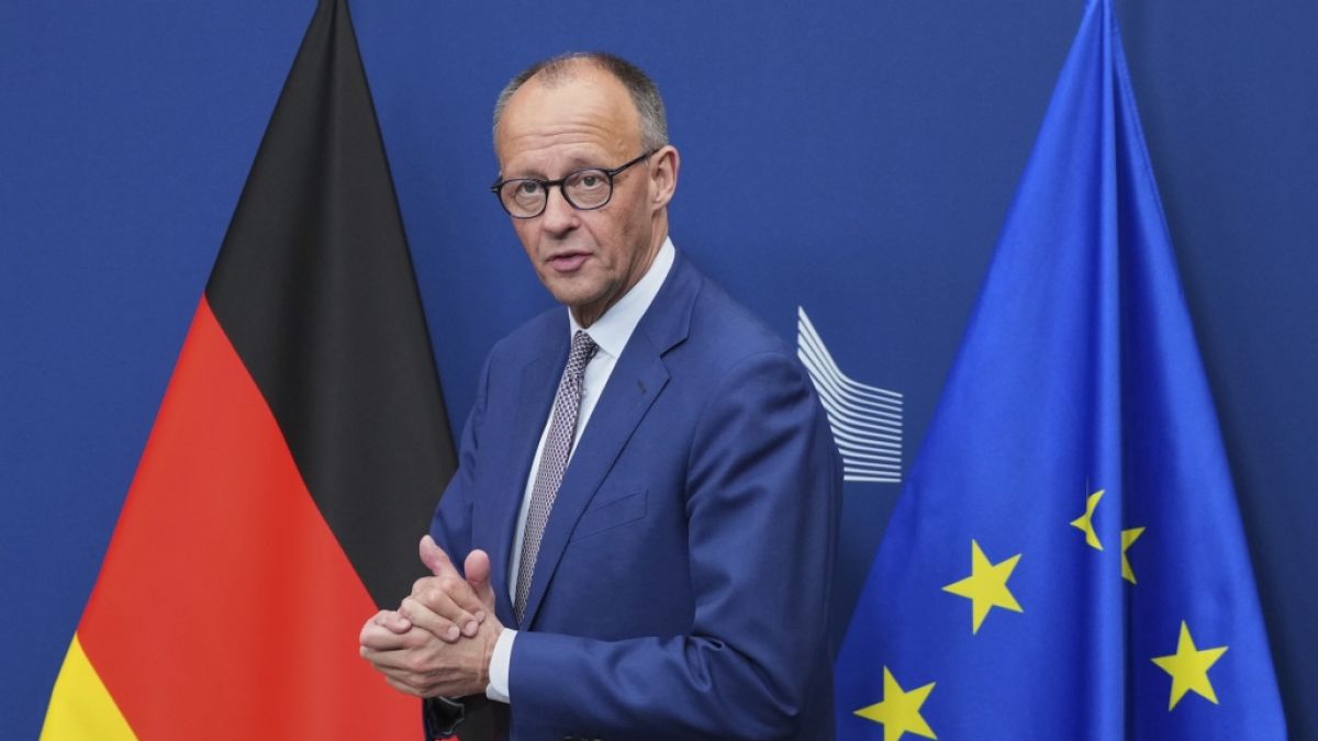 Friedrich Merz sorgt mit Begrüßungspanne in Brüssel für Lacher: Ein Bussi oder nicht? Friedrich Merz sorgt mit Begrüßungspanne in Brüssel für Lacher: Ein Bussi oder nicht? (Foto)