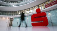 Über gefälschte Seiten und mit fiesen Viren legen Betrüger Kunden der Sparkasse herein.
