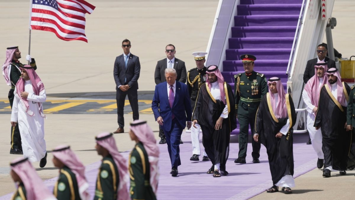 In Saudi-Arabien wurde der US-Präsident von Kronprinz Mohammed bin Salman mit Prunk und Glanz empfangen. In Saudi-Arabien wurde der US-Präsident von Kronprinz Mohammed bin Salman mit Prunk und Glanz empfangen. (Foto)